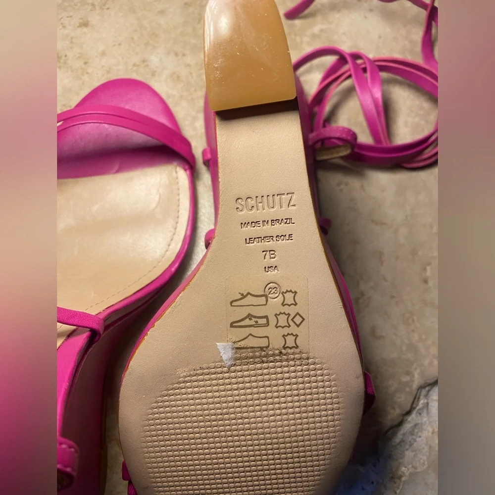 New without Box Schutz Women’s Deanne Strappy Leather Heeled Sandals‎ Hot Pink